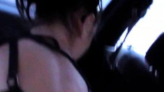 Naughty amateur works her peach on her boyfriend's prick in the car